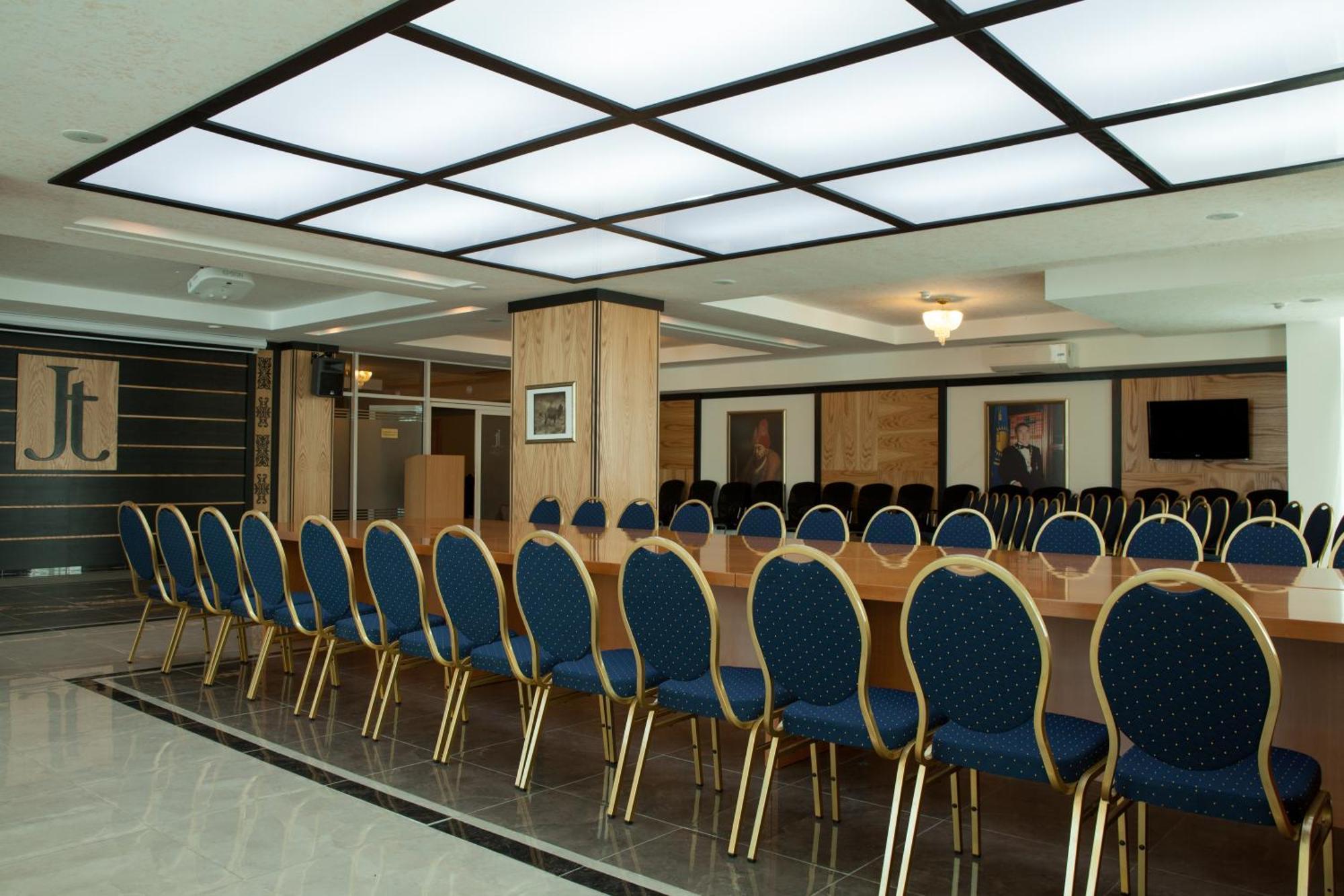 Jumbaktas Astana Hotel Exterior photo
